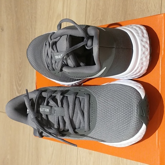 Nike Revolution 5, Women's 6 - Picture 4 of 5